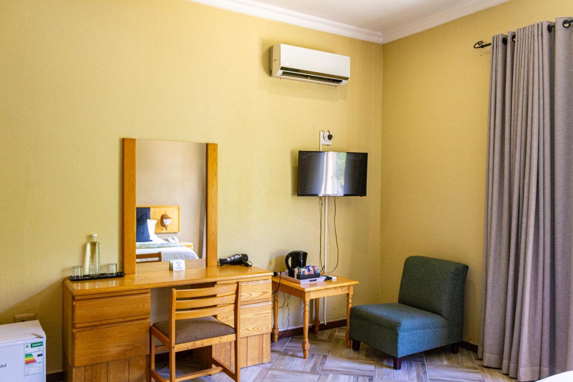 Hotel Numbi & Garden Suites Хейзивью Экстерьер фото