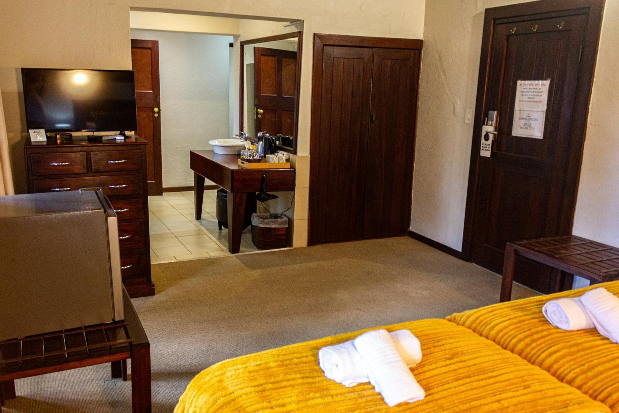 Hotel Numbi & Garden Suites Хейзивью Экстерьер фото