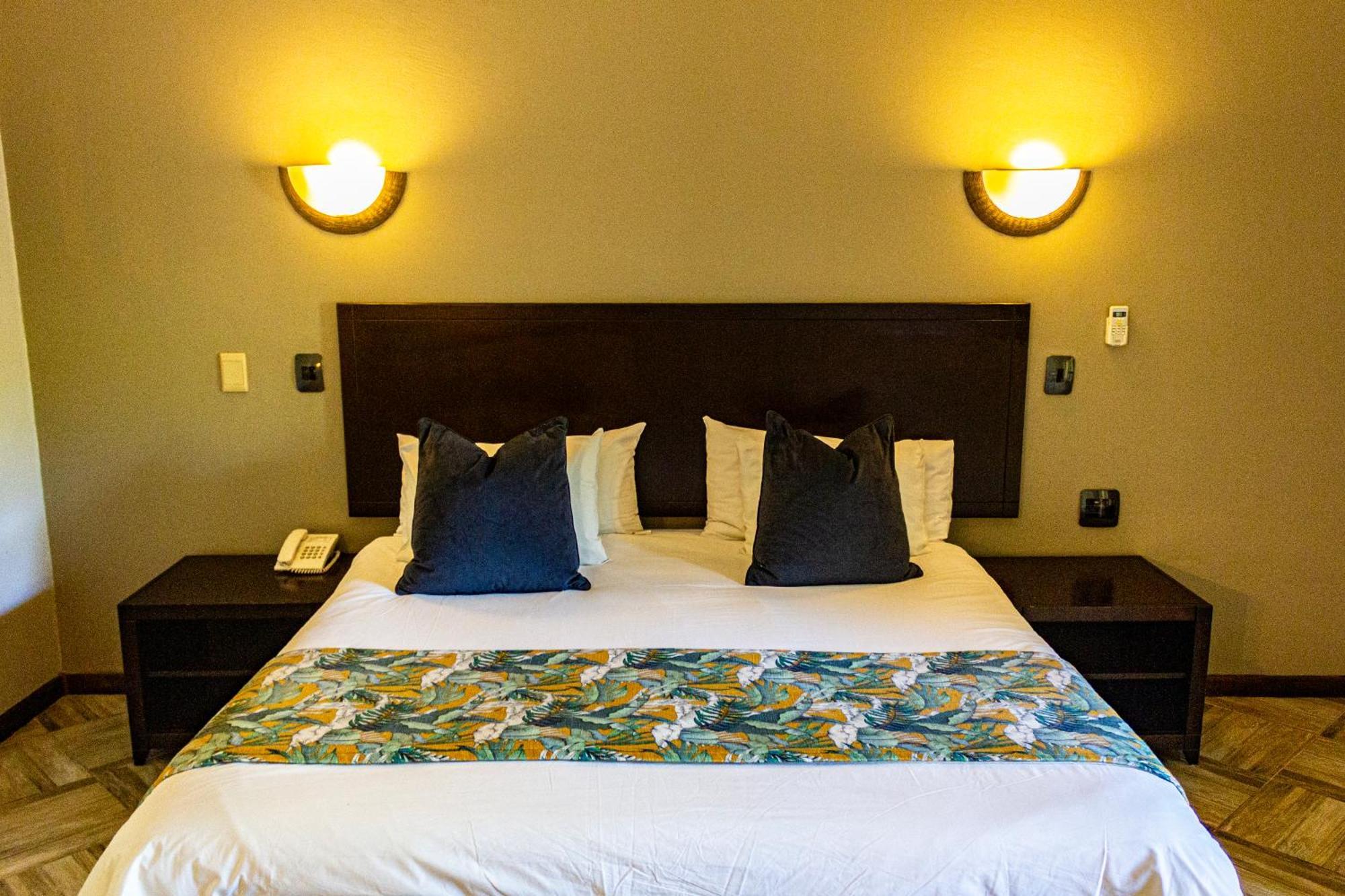 Hotel Numbi & Garden Suites Хейзивью Экстерьер фото