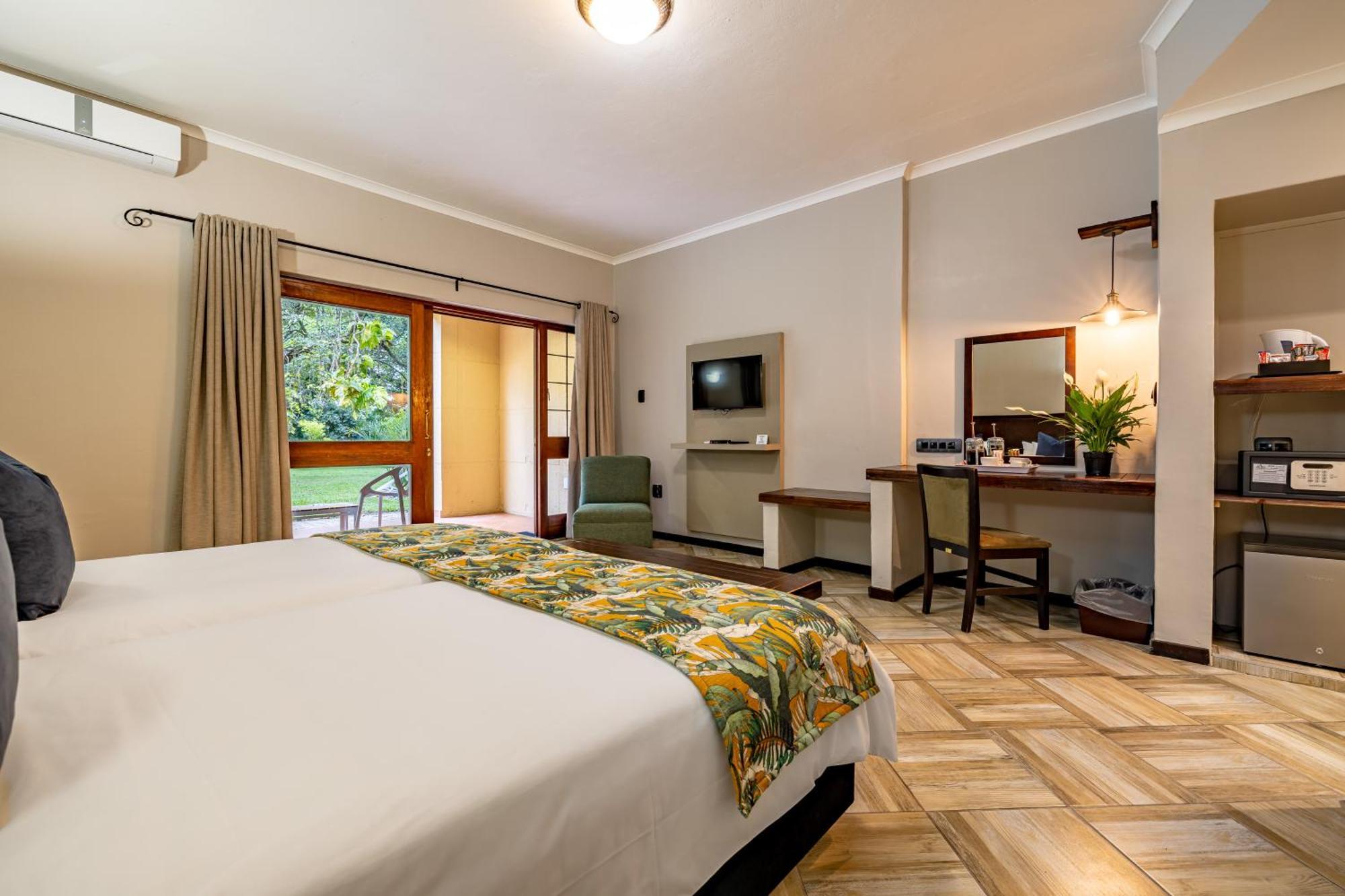 Hotel Numbi & Garden Suites Хейзивью Экстерьер фото